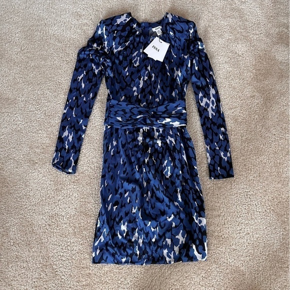 NWT Beautiful Long Sleeved Issa Sheath Dress! - Picture 4 of 11